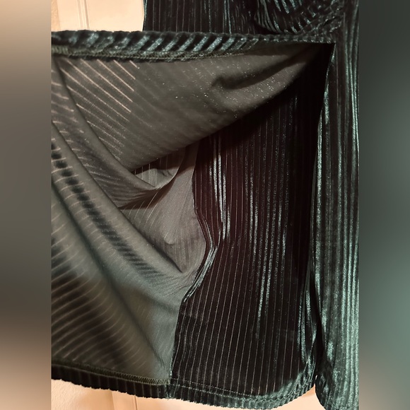 VELVET Faux Wrap Striped Bodycon Mini Dress Dark Green Holiday/Festive GUC - Picture 8 of 9